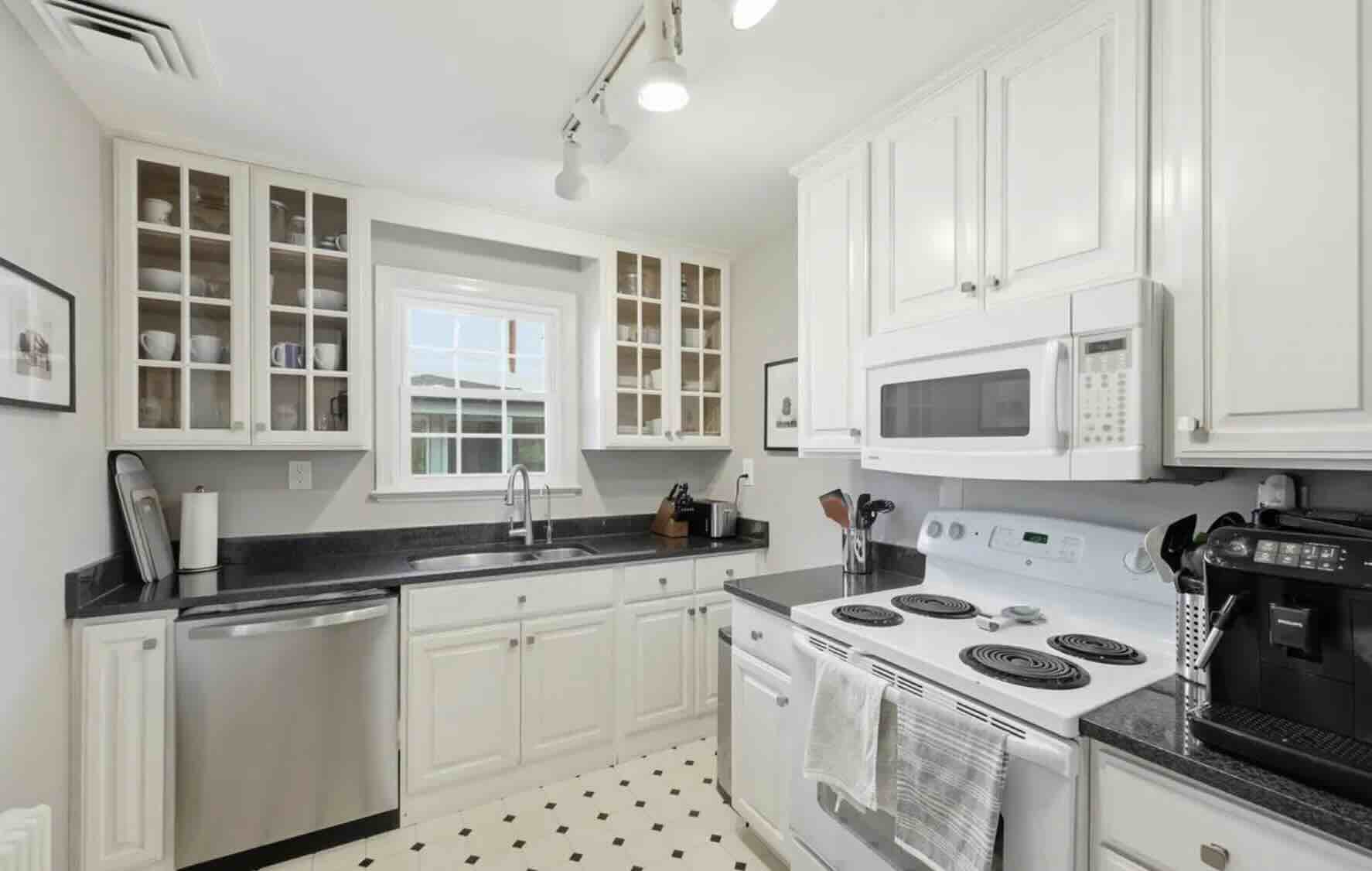 7908 West Boulevard, Alexandria, Virginia 22308, 3 Bedrooms Bedrooms, ,1 BathroomBathrooms,House,Sold Listings,West Boulevard,1050